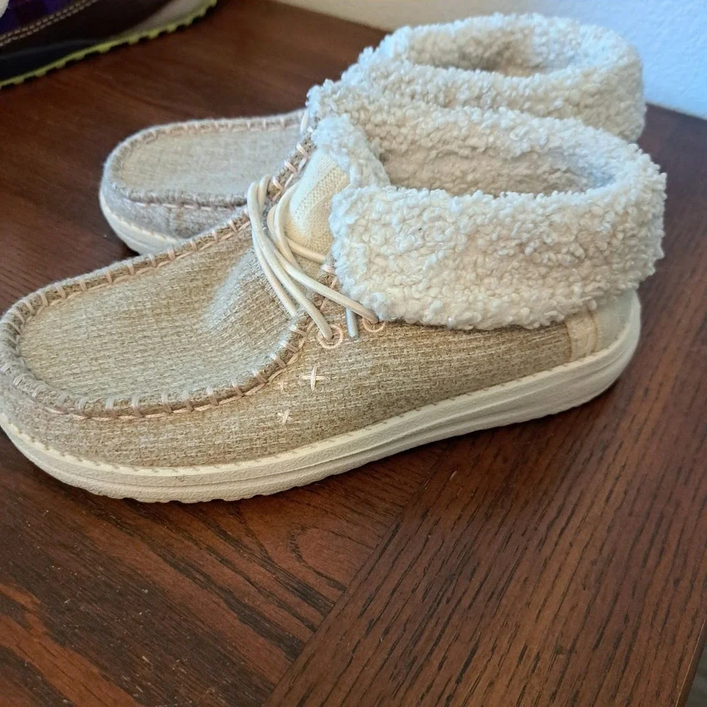 Hey Dude Wendy Fold Y Brush Kids Tan Faux Shearling Slip On Loafers J2
